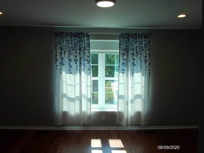 Building Photo - 43885 Stoney Ln