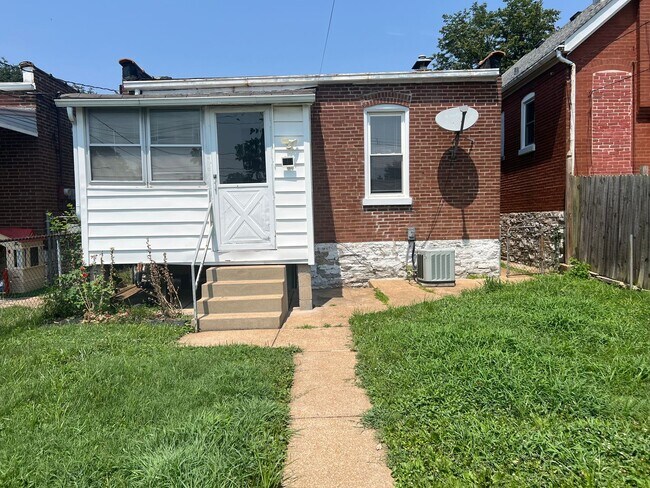 Building Photo - Charming Two Bedroom in South City with 1 Month Free Move In Special!