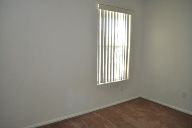Building Photo - 452 Groft Way