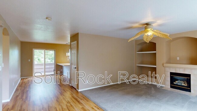 Building Photo - 4920 Universal Heights