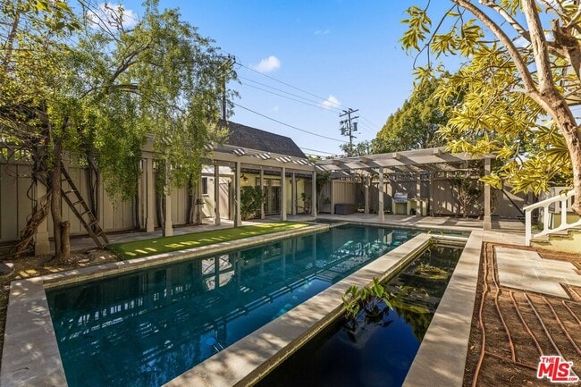 Building Photo - 602 11th St