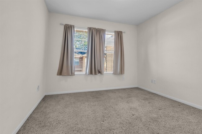 Building Photo - 15 Scarlet Woods Ct