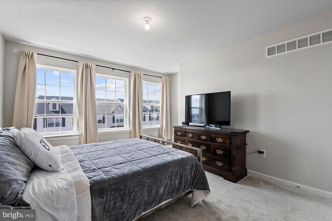 Building Photo - 3070 Goshen Dr