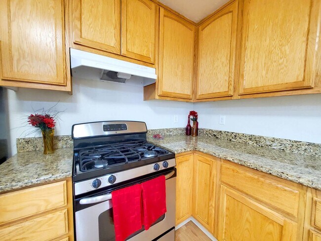 Building Photo - Mollison Duplex