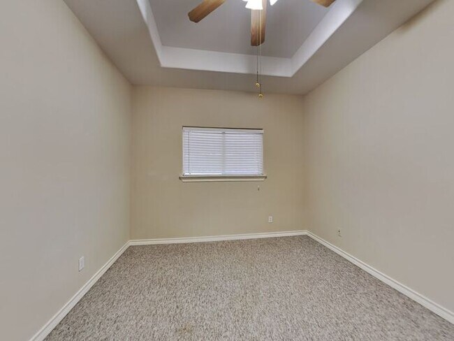 Building Photo - *No Application Fee* *$500 off First Month...
