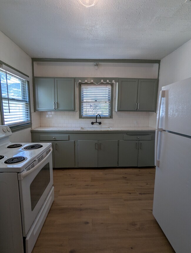 Building Photo - 5321 Howard St