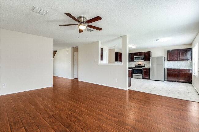 Building Photo - 2232 White Pine Dr