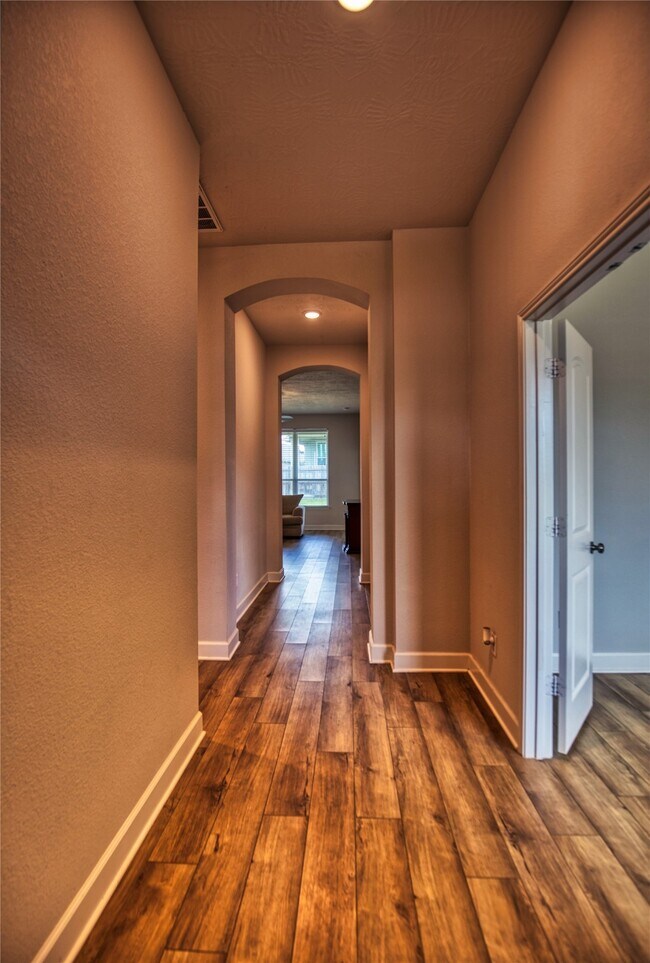 Building Photo - 912 Farm Path