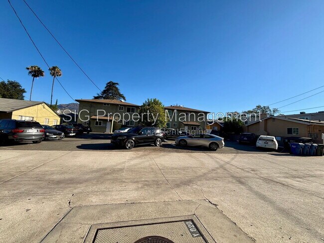 Building Photo - 1126 E Doran St