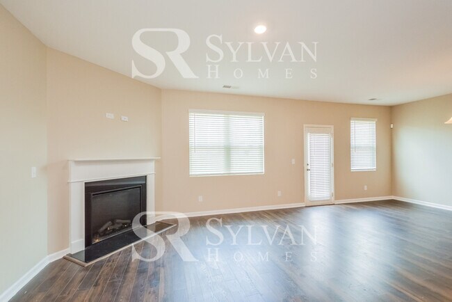 Building Photo - Don't miss out on this lovely 4BR 2BA home