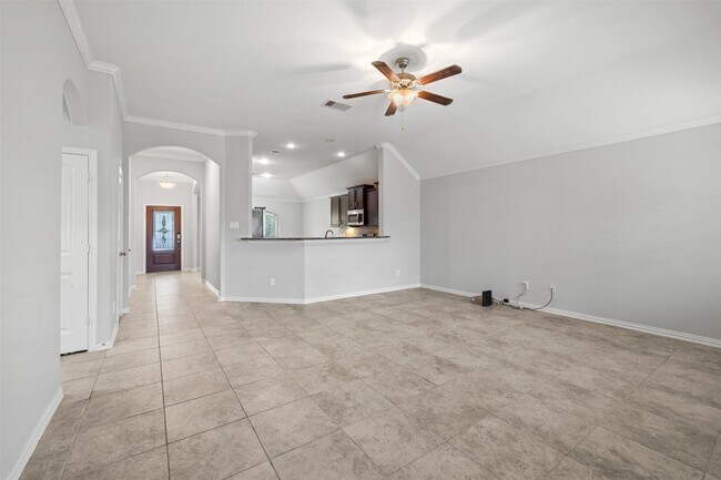 Building Photo - 636 Maple Point Dr E