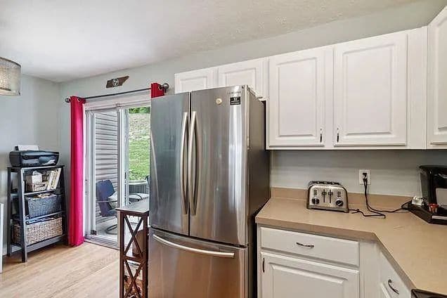 Building Photo - Move-In Ready Townhouse in Prime Location ...