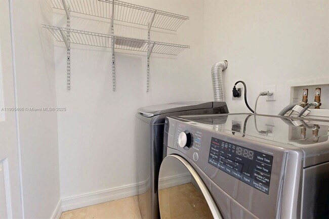 Building Photo - 3180 New York St