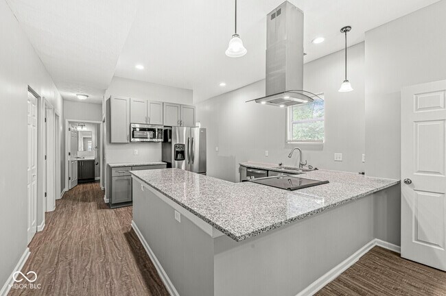 Building Photo - 2345 N Kenwood Ave