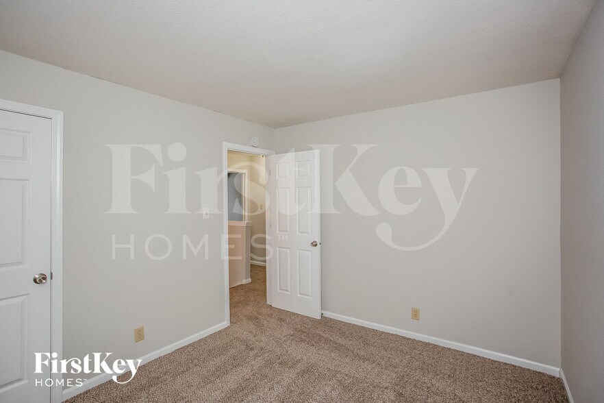 Building Photo - 7407 Bancaster Dr