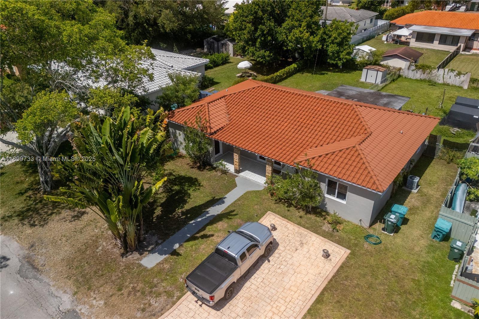 Building Photo - 11020 NE 10th Ave