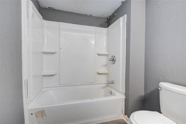 Building Photo - 136 Dodge St