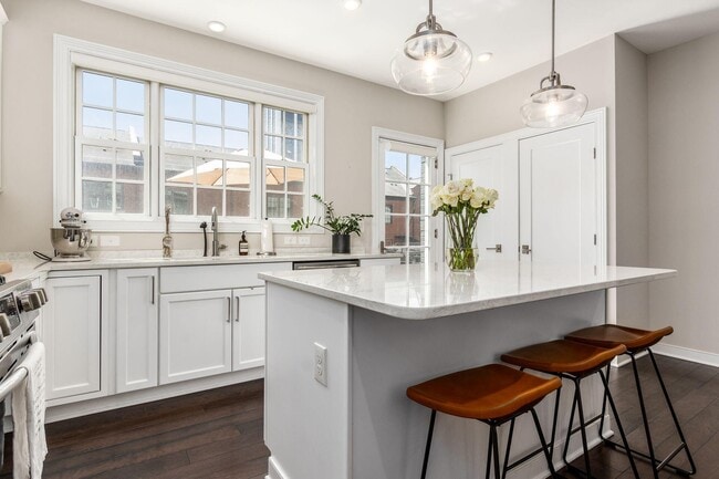 Building Photo - 90 Normandy Ave