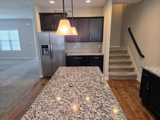 Building Photo - 5555 S Prairie View Dr