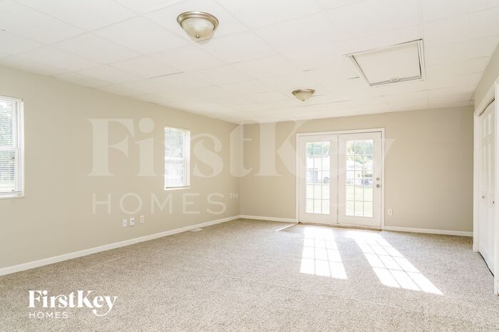 Building Photo - 3560 Bradford Dr