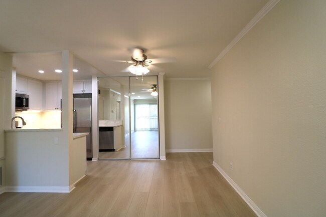 Building Photo - 5545 Canoga Ave