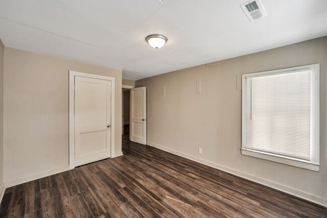 Building Photo - Spacious 4-Bedroom Beauty in Sylacauga – Huge Deck, Carport & Tons of Charm!