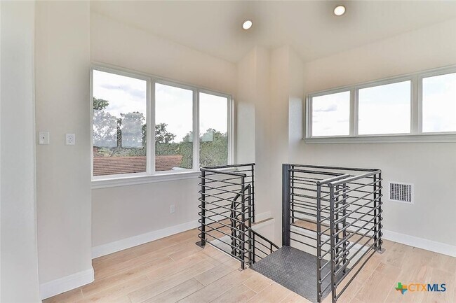 Building Photo - 1406 Prospect Cir