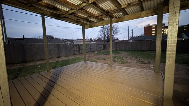 Building Photo - 5421 S Lee Ave