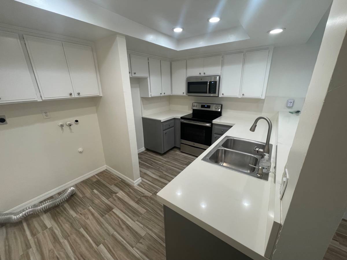 Building Photo - 221 W Escalones