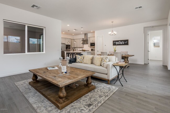 Building Photo - 927 E Paseo Way