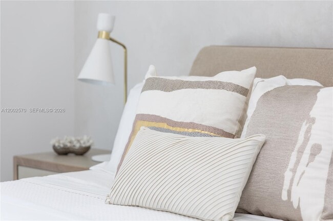 Building Photo - 18975 Collins Ave