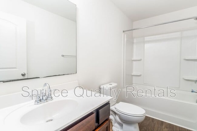 Building Photo - 250 Baybrook Ln