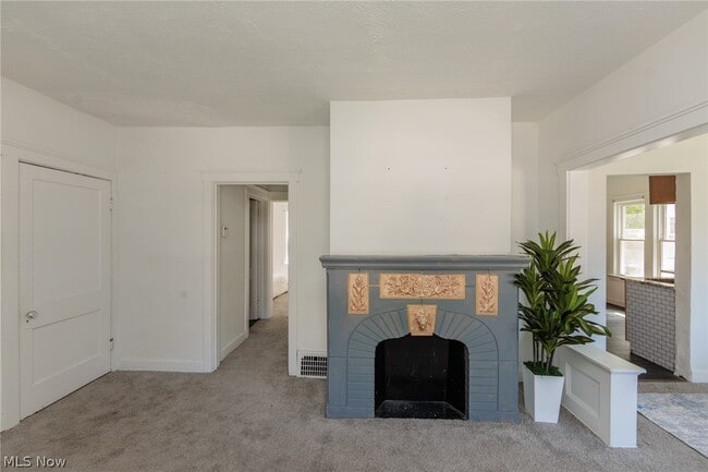 Building Photo - 2035 Chesterland Ave