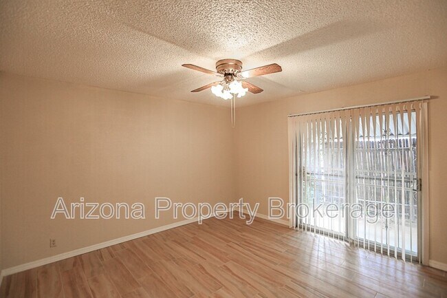 Building Photo - 2408 W Morten Ave