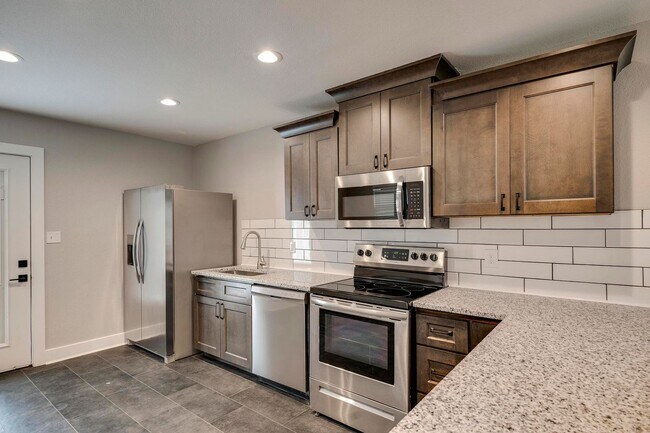 Building Photo - 349-wr