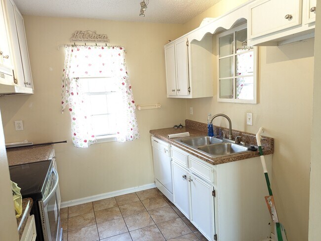 Building Photo - 304 Westfield Dr