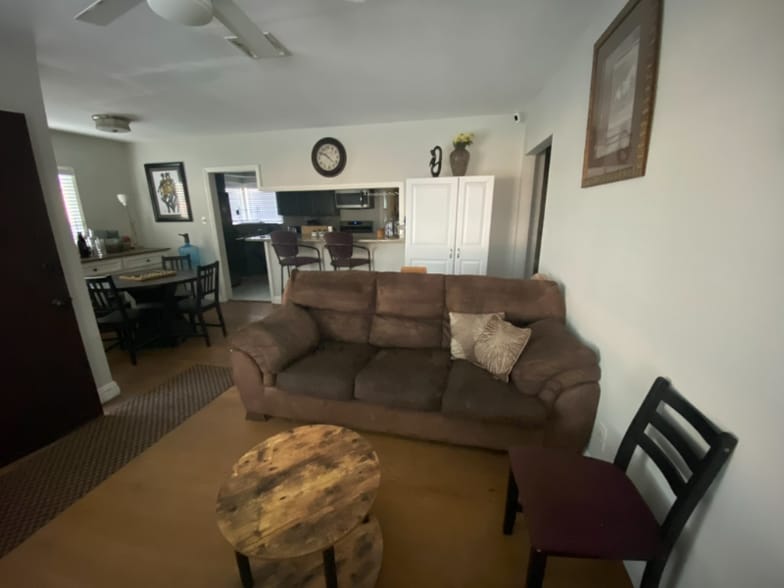 Building Photo - 636 E 121st Pl