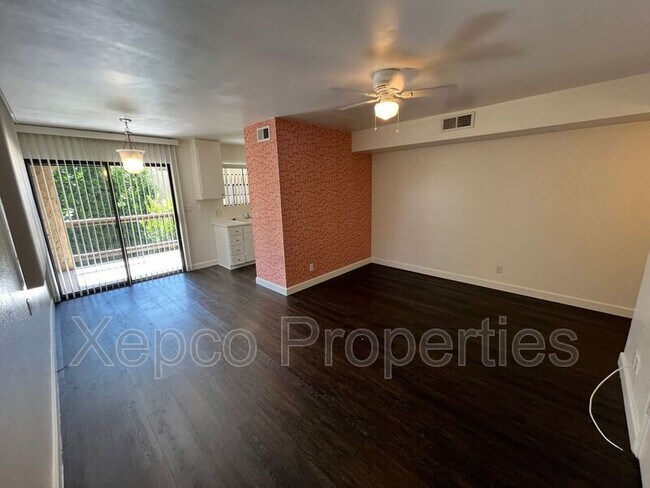 Building Photo - 5300 E Waverly Dr