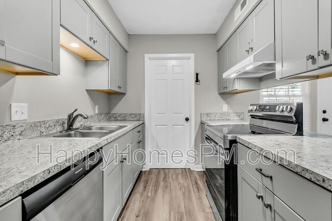Building Photo - 5737 Dewsbury Ln