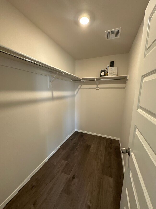 Building Photo - NOW PRELEASING! — Cozy 3 Bed, 2 Bath Home in Red Plains!