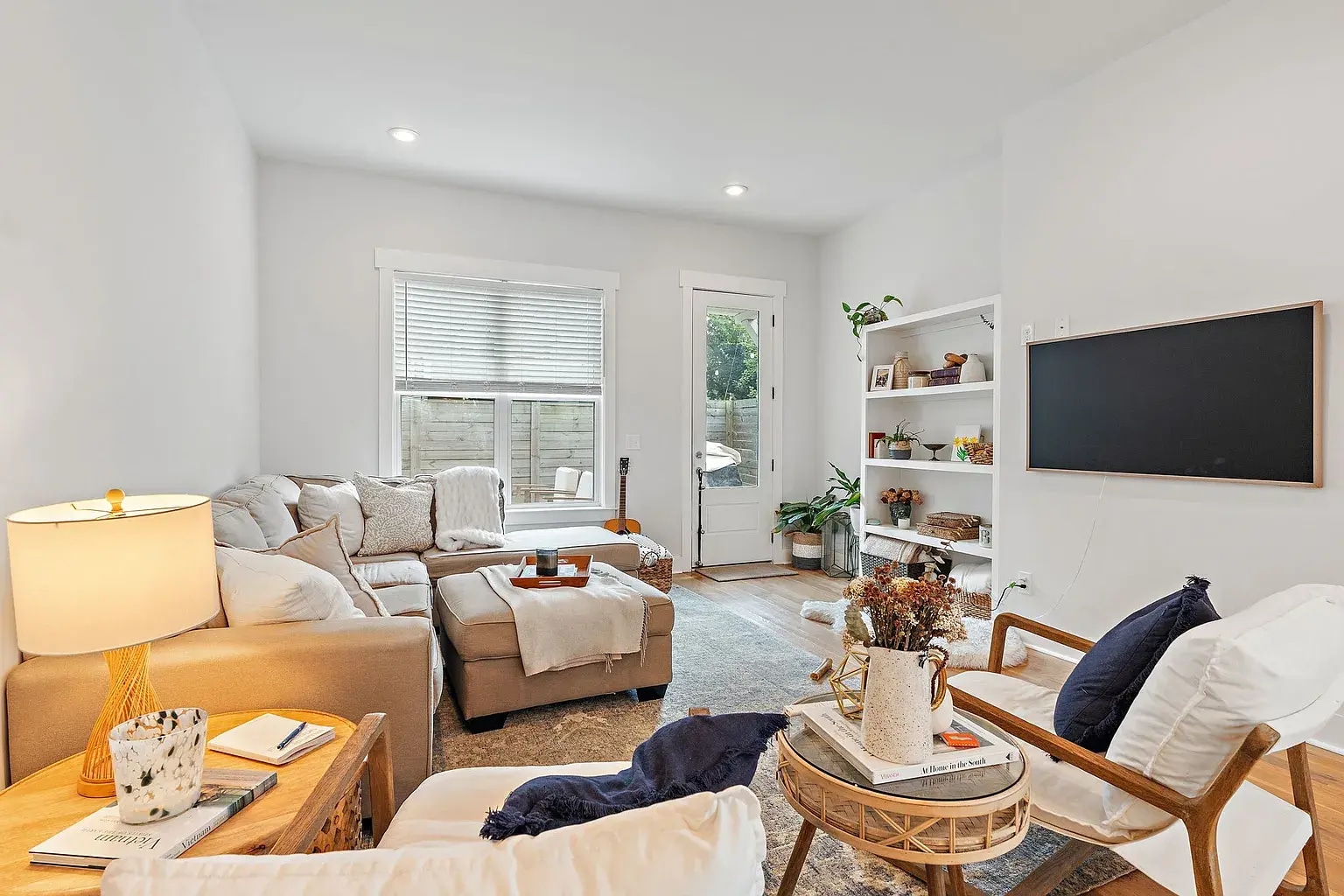 Living Room - 1112A McGavock Pike