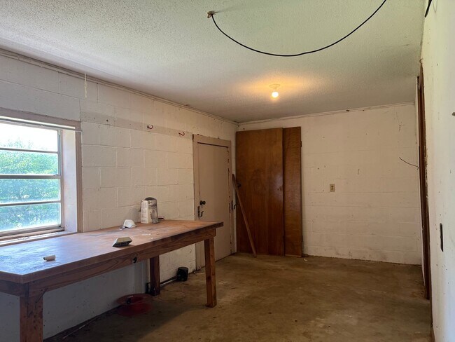 Building Photo - 4612 N Cypress St