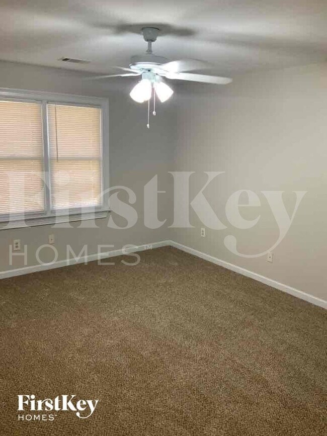 Building Photo - 1395 Oakengate Dr