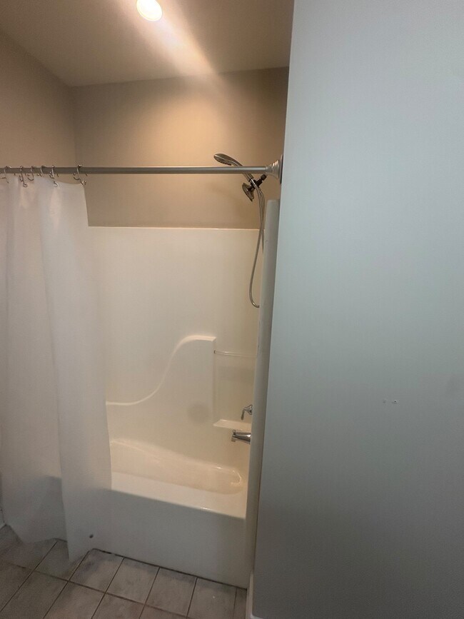 Building Photo - 860 Streamside Dr