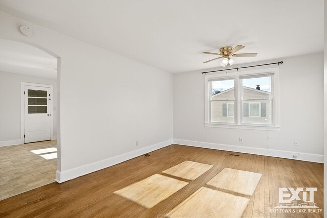 Building Photo - 3 Bedroom/1 Bathroom Brick Ranch For Rent