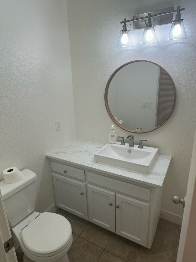 Building Photo - 2248 E La Vida Ave