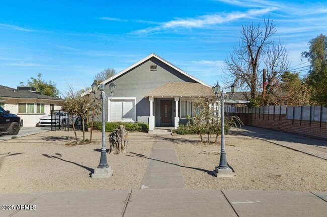 Primary Photo - 215 N Hobson