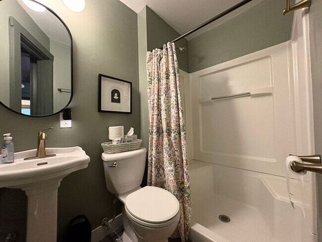 Building Photo - $5,400 | 7 Bedroom, 5 Bathroom Single Family Home | No Pets* | Available for August 1st, 2027 Mov...