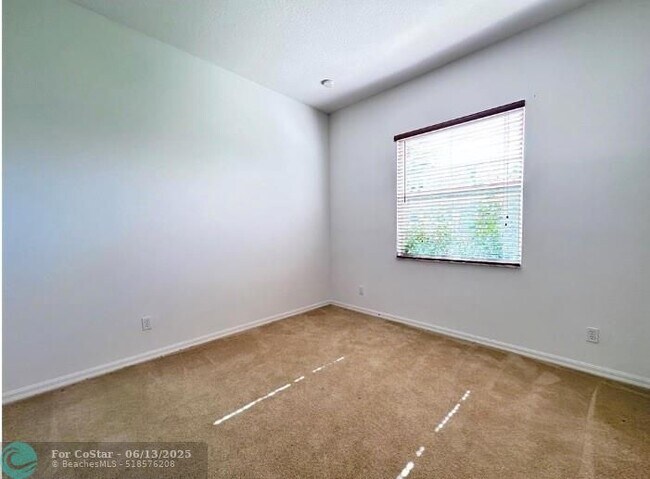 Building Photo - 2811 Serenity Cir S