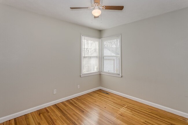 Building Photo - 2 Bed 2 Bath with Basement!